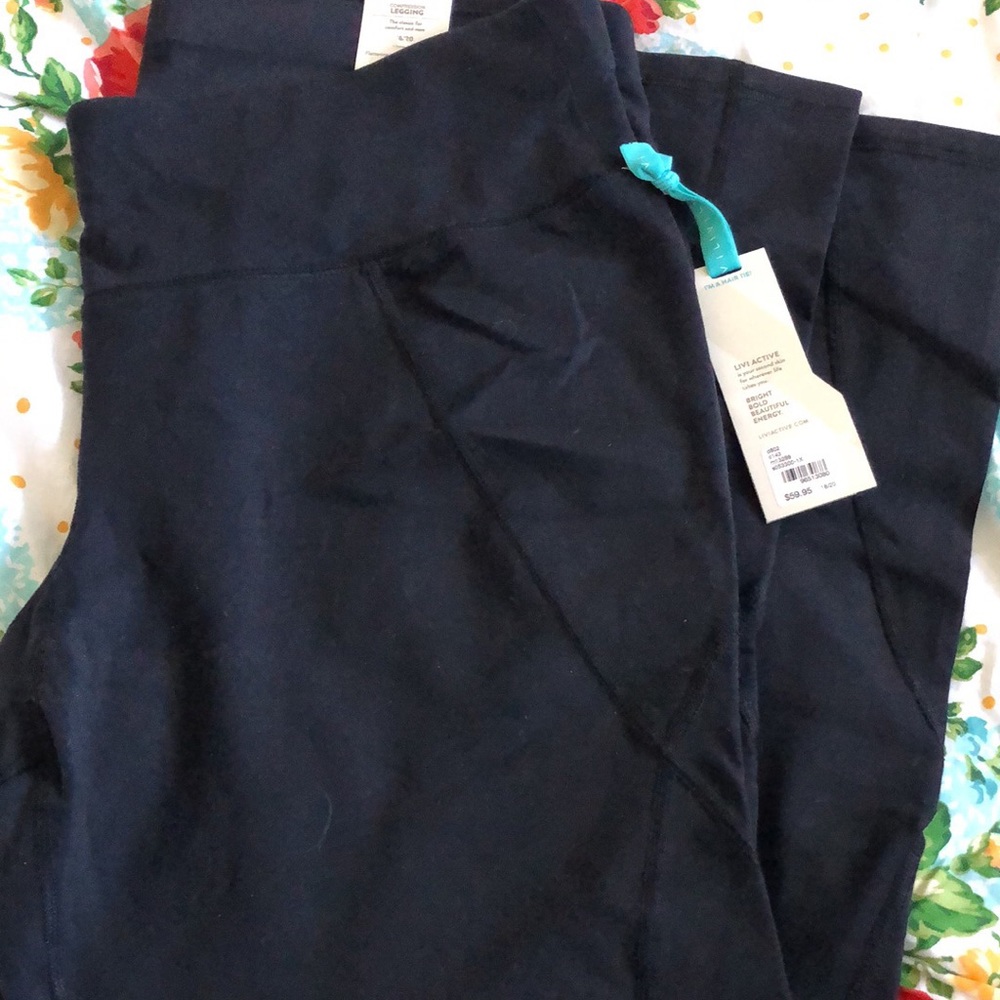 NWT livi active compression leggings